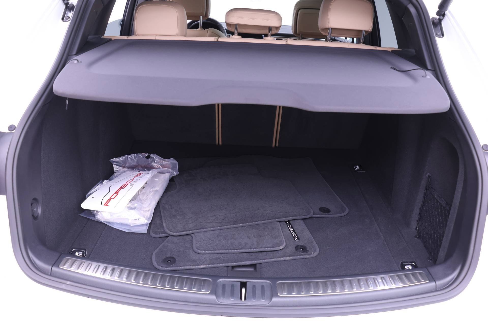 Used 2025 Porsche Macan image 24