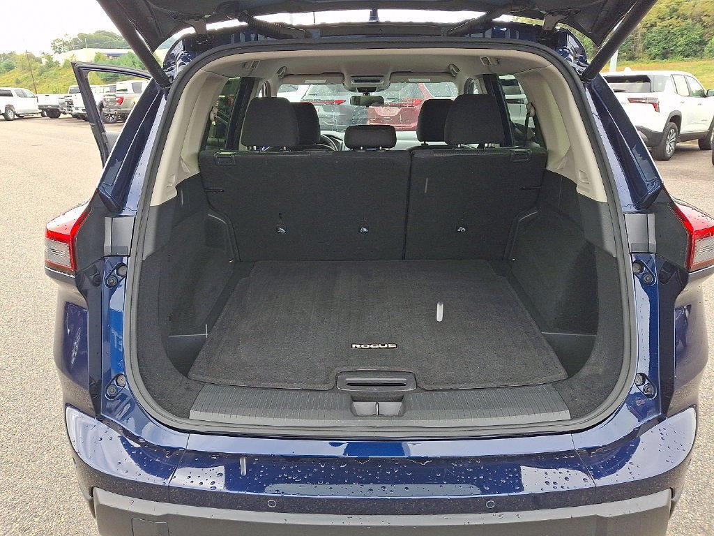 Used 2025 Nissan Rogue SV AWD/4WD image 29