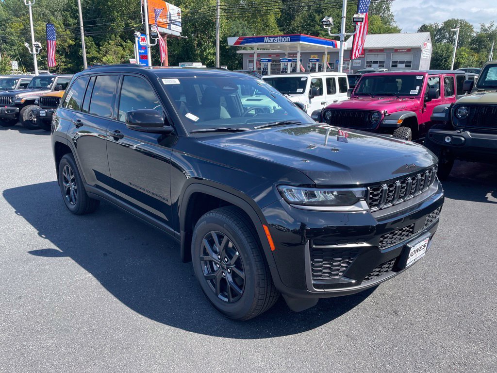 New 2027 Jeep Grand Cherokee Altitude AWD/4WD image 2