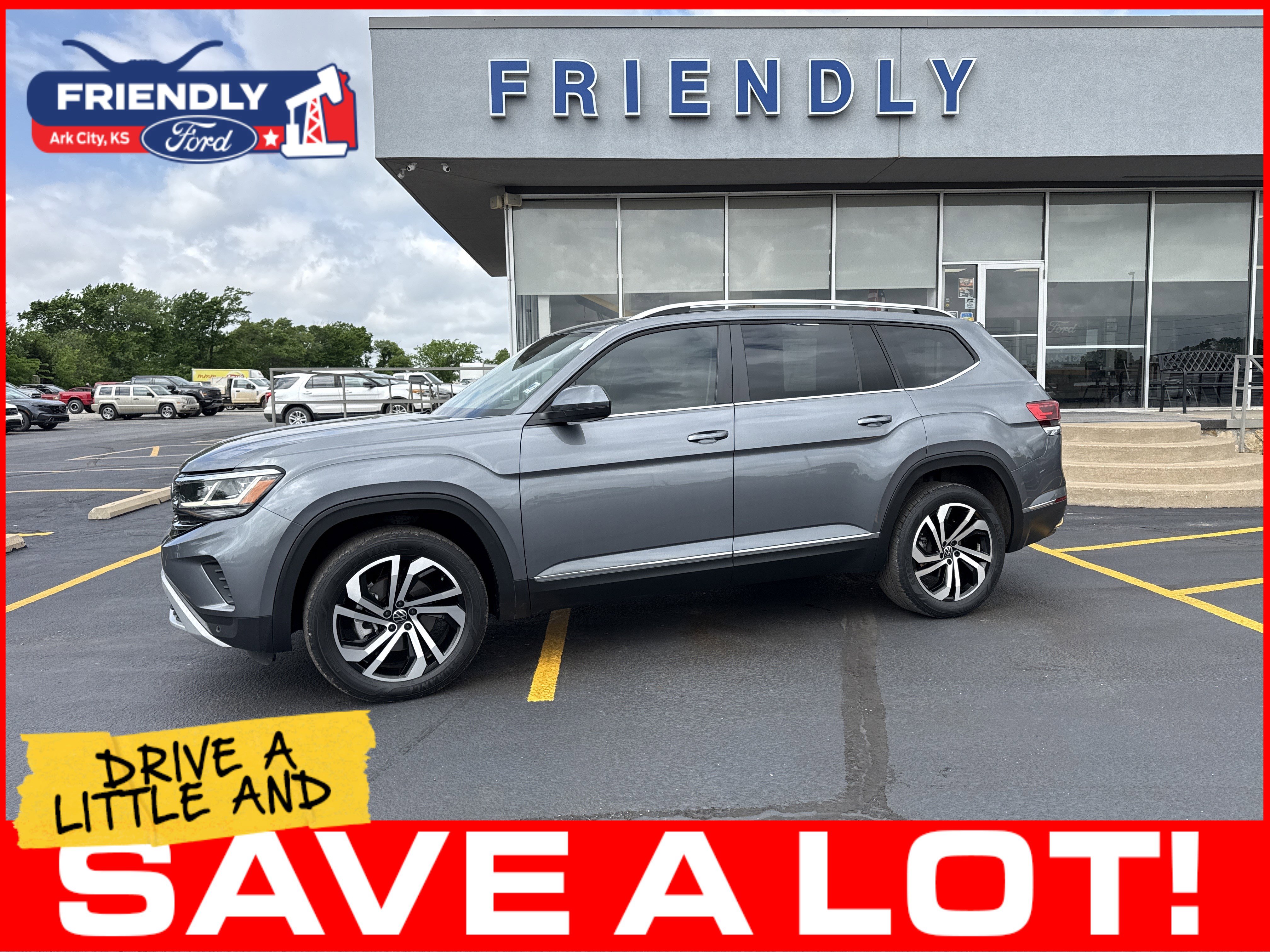 Used 2023 Volkswagen Atlas SEL AWD/4WD image 2
