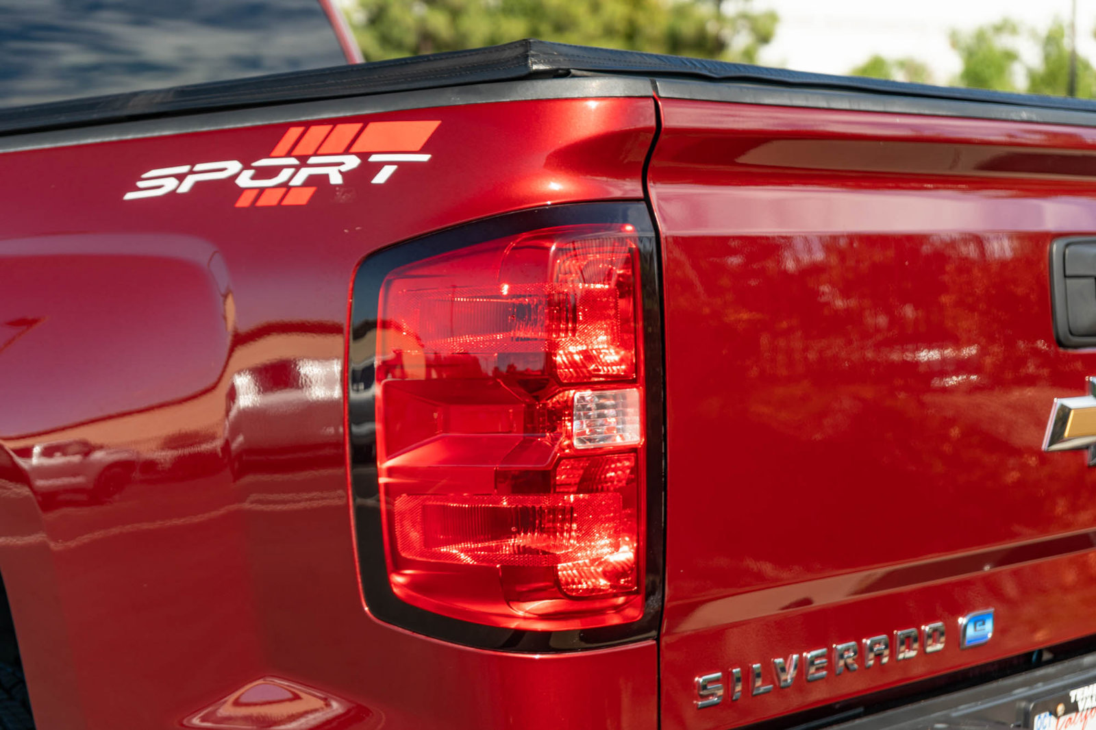 Used 2018 Chevrolet Silverado 1500 LT w/ LT Eassist Package RWD image 8