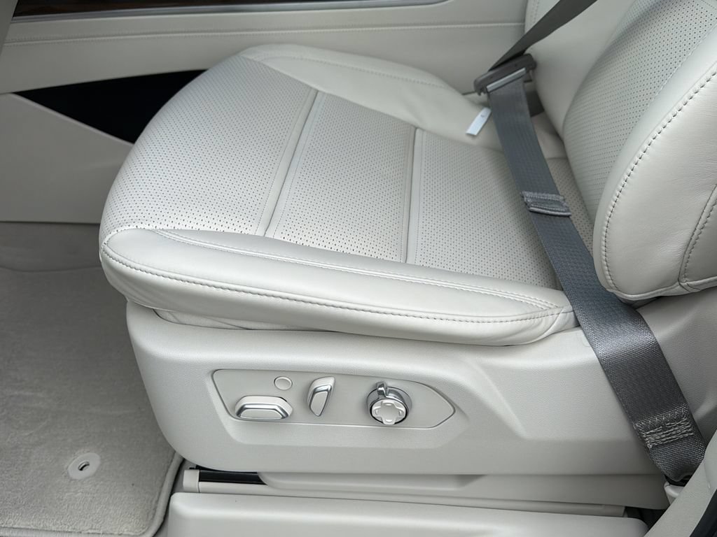 New 2026 Cadillac Escalade ESV Platinum Luxury RWD image 24