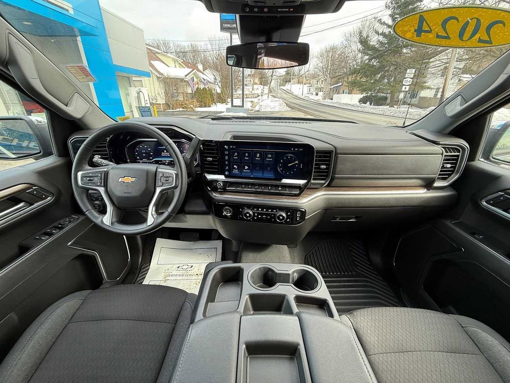 Used 2024 Chevrolet Silverado 1500 LT image 10