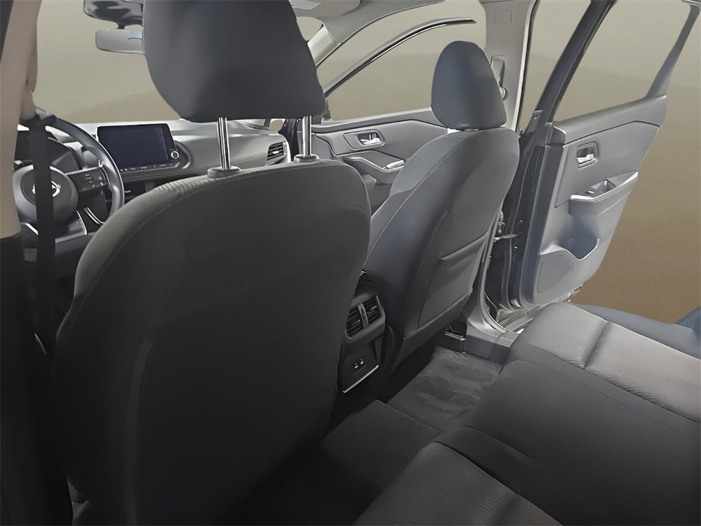 Used 2024 Nissan Rogue SV image 14