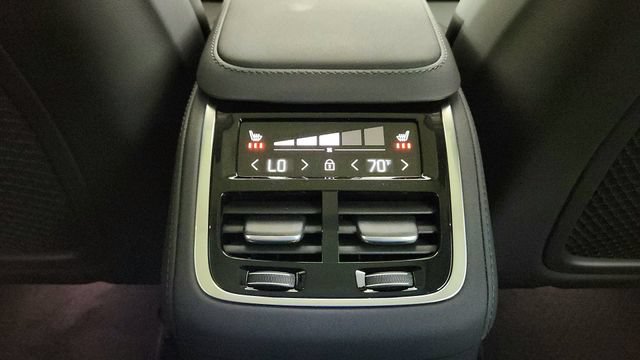 New 2026 Volvo XC90 T8 Plus w/ Protection Package Premier AWD/4WD image 32