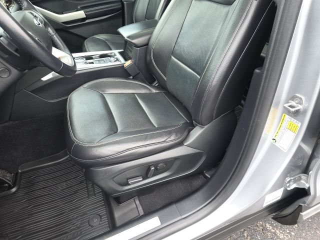 Used 2021 Ford Explorer Limited w/ Equipment Group 301A AWD/4WD image 16