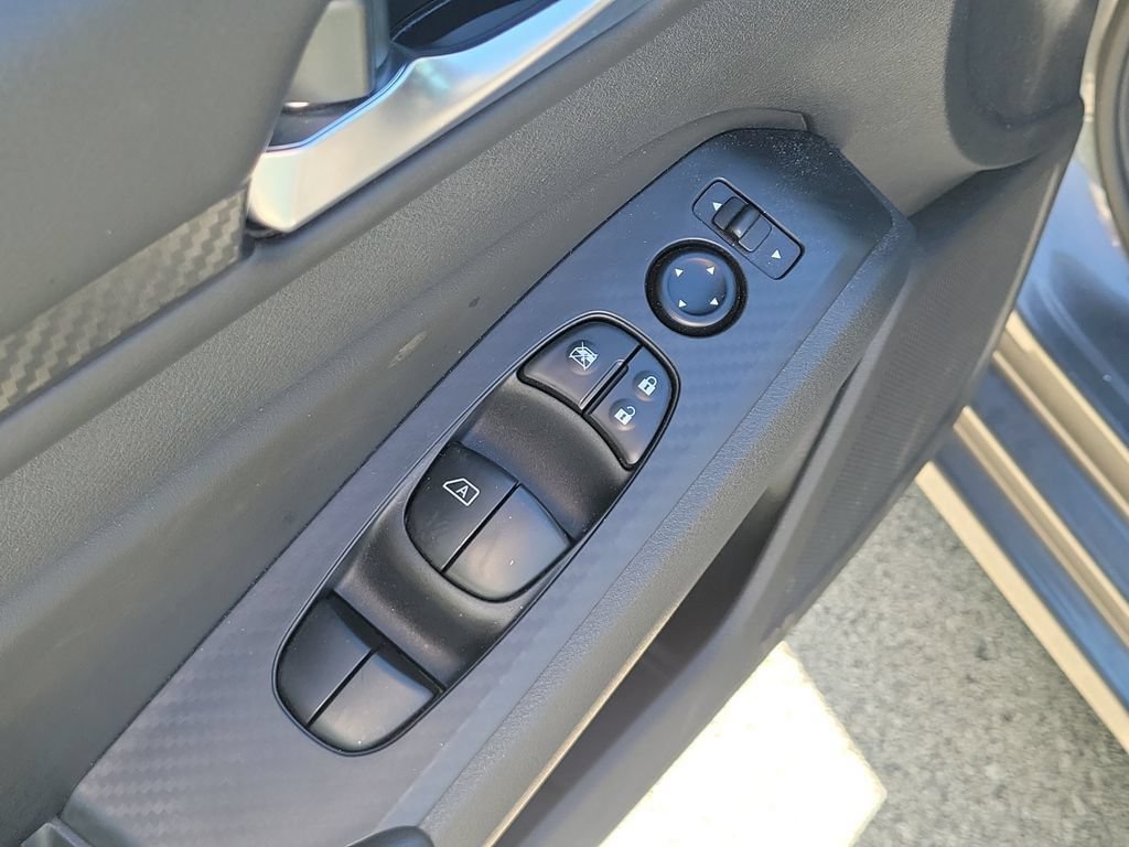 Used 2025 Nissan Altima 2.5 SV FWD image 19