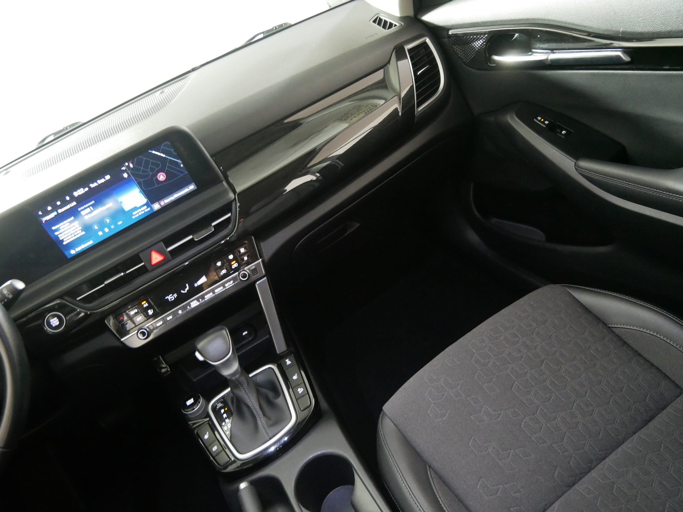 Used 2024 Kia Seltos S AWD/4WD image 11