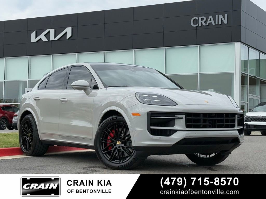 Used 2024 Porsche Cayenne S AWD/4WD image 1