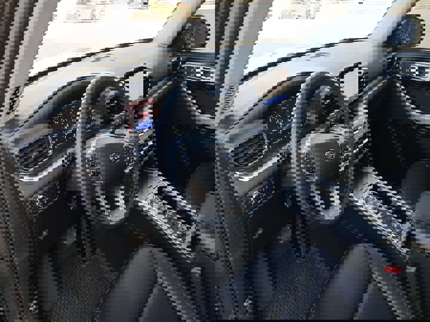 Used 2020 Ford Explorer XLT w/ Equipment Group 202A image 23