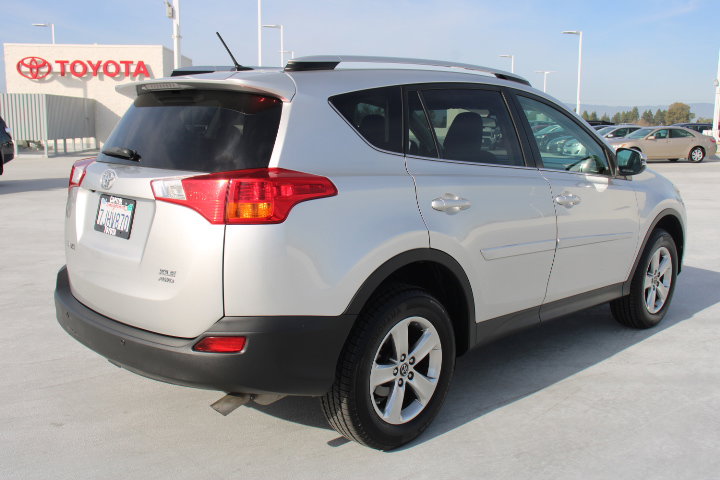 Used 2015 Toyota RAV4 XLE image 3