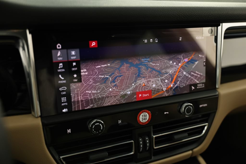 Certified 2026 Porsche Macan AWD/4WD image 39