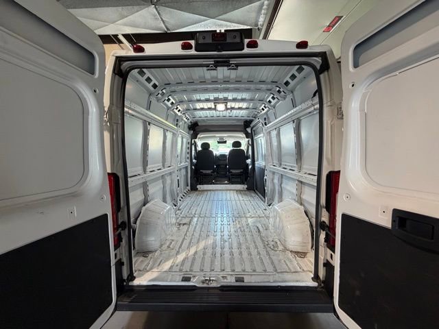 Used 2024 RAM ProMaster 2500 w/ Convenience Group image 4