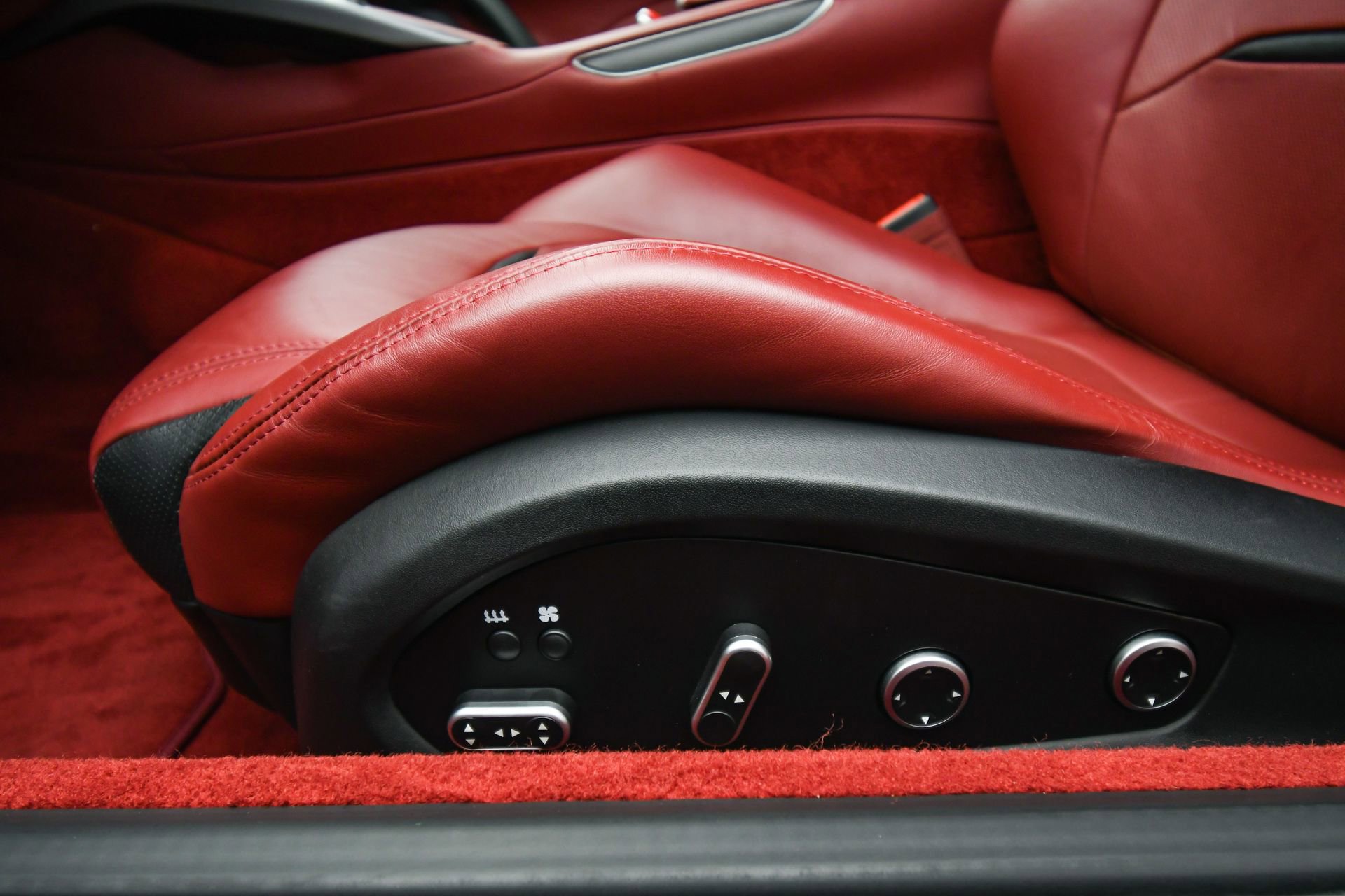 Used 2018 Ferrari GTC4Lusso image 49