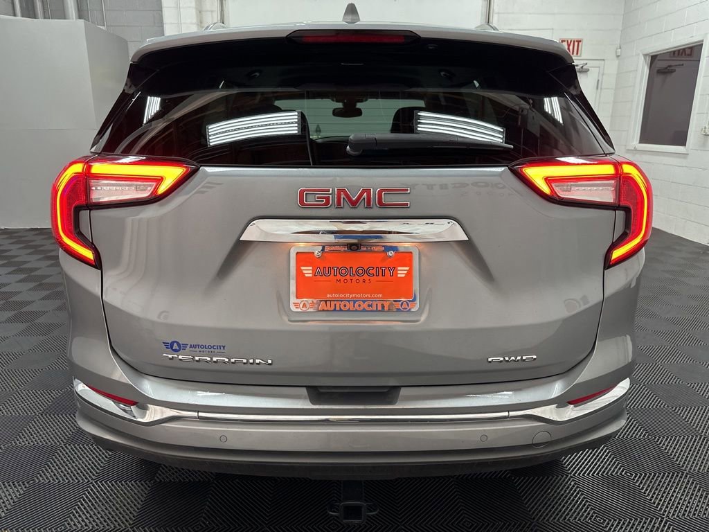 Used 2024 GMC Terrain Denali w/ Denali Premium Package image 8