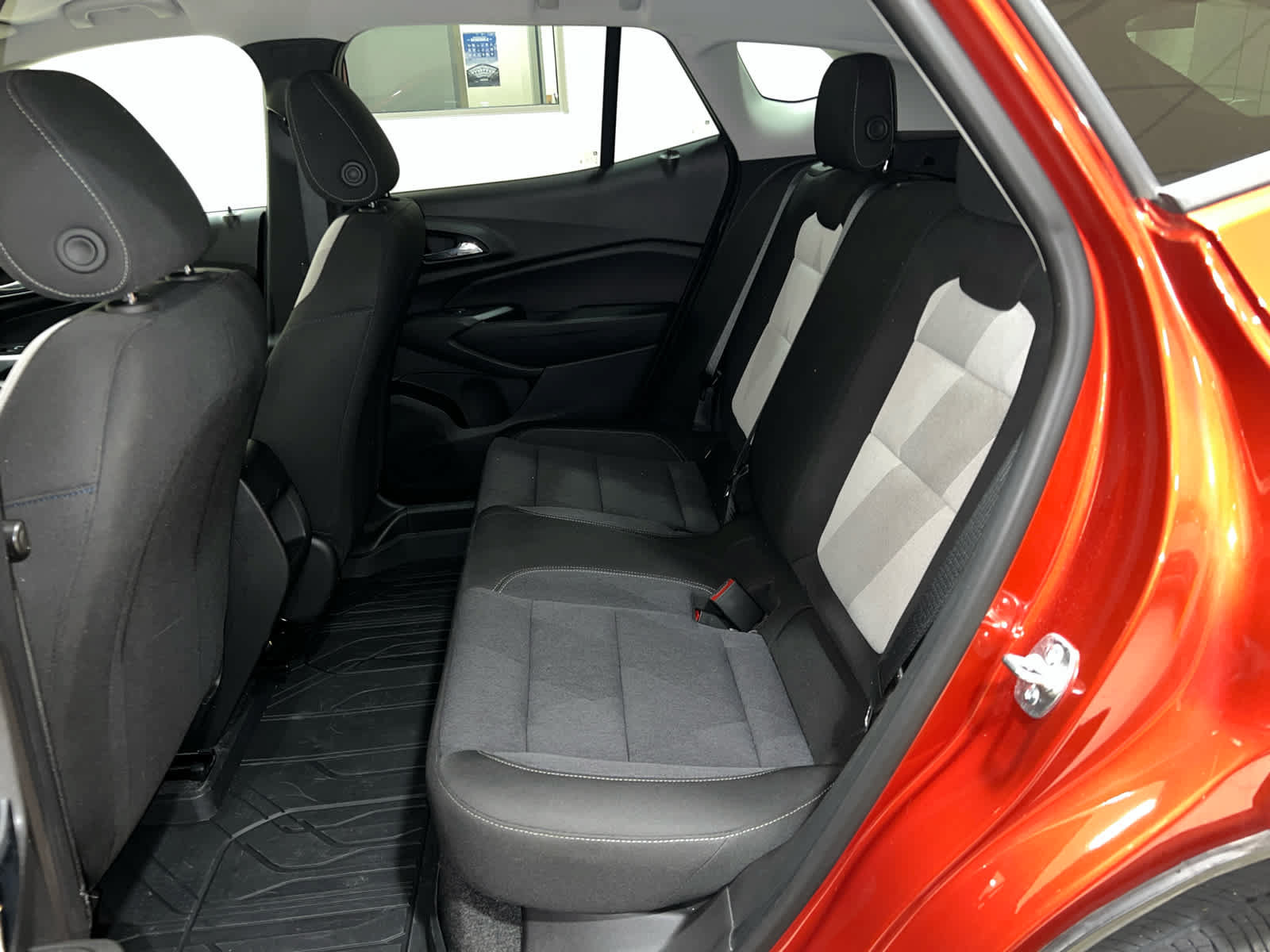 Used 2024 Chevrolet Trax LS w/ LS Convenience Package FWD image 3