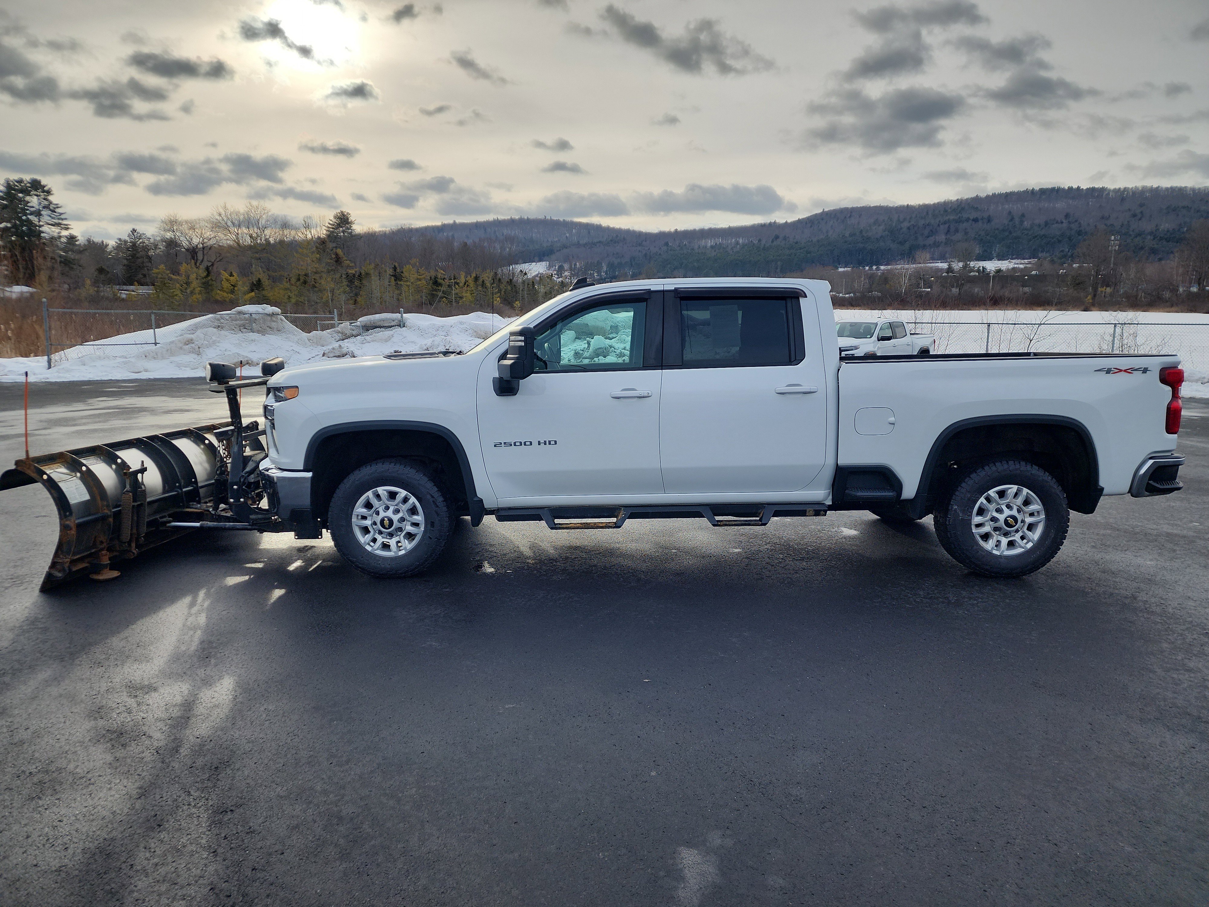 Certified 2022 Chevrolet Silverado 2500 LT w/ Convenience Package image 5