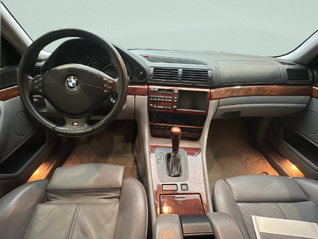 Used 2001 BMW 740i RWD image 3