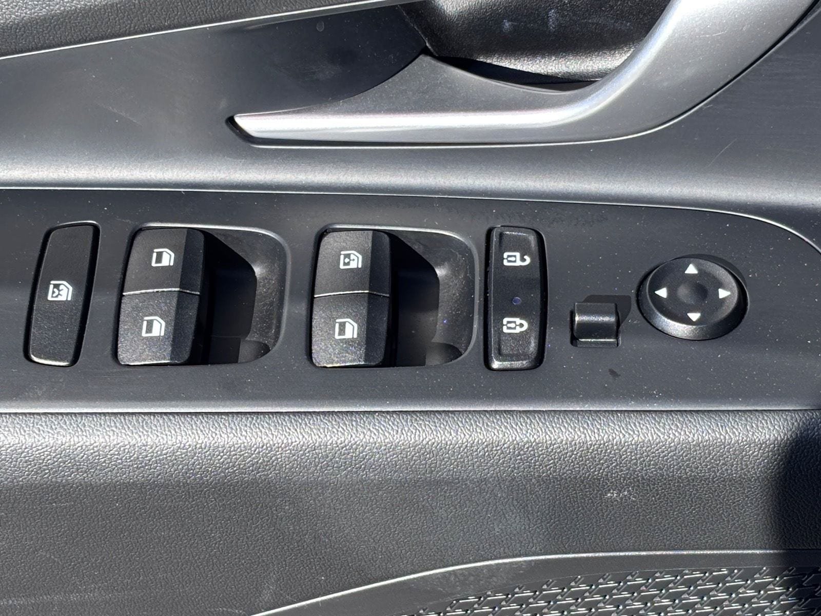 Used 2023 Hyundai Elantra Limited FWD image 21