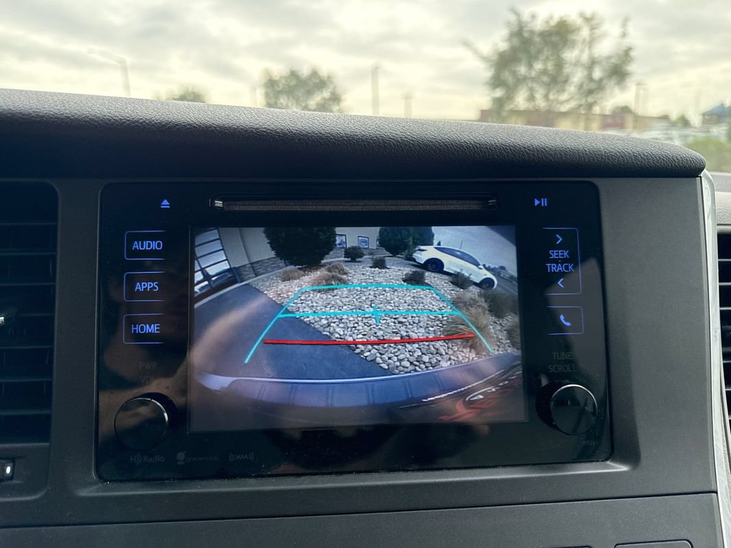 Used 2017 Toyota Sienna LE AWD/4WD image 39