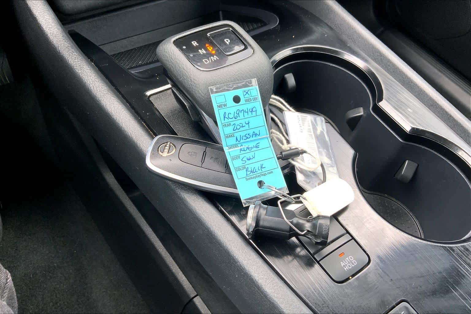 Used 2024 Nissan Rogue S FWD image 13