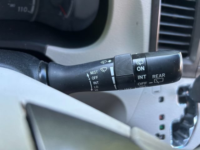 Used 2013 Toyota Sienna L w/ Towing Pkg FWD image 16