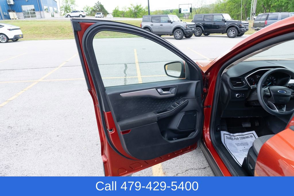 Used 2020 Ford Escape SE image 13