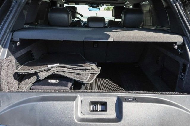 New 2025 Land Rover Range Rover SE image 24
