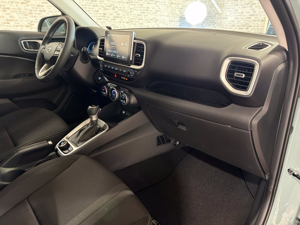 New 2026 Hyundai Venue SEL FWD image 30
