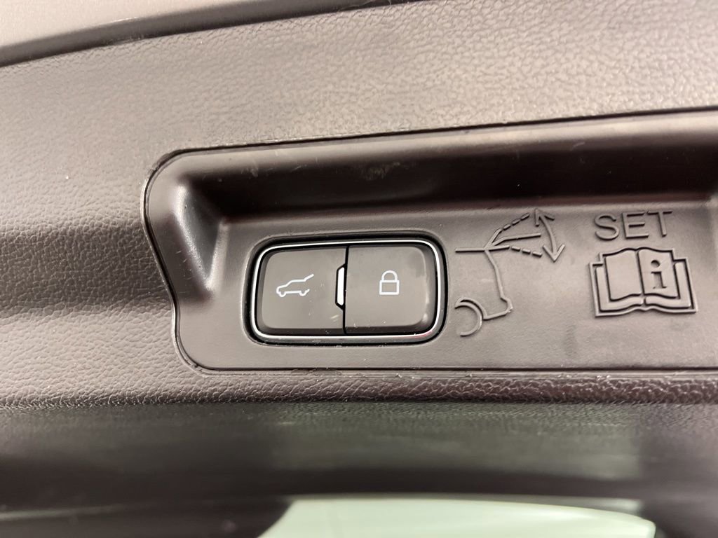 Used 2020 Ford Explorer Limited image 12