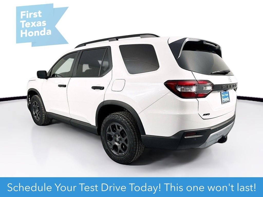 Used 2025 Honda Pilot TrailSport image 6