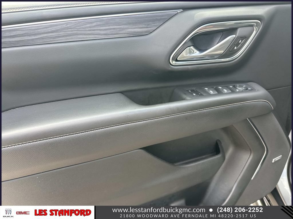 Certified 2024 GMC Yukon XL SLT w/ SLT Luxury Package AWD/4WD image 17