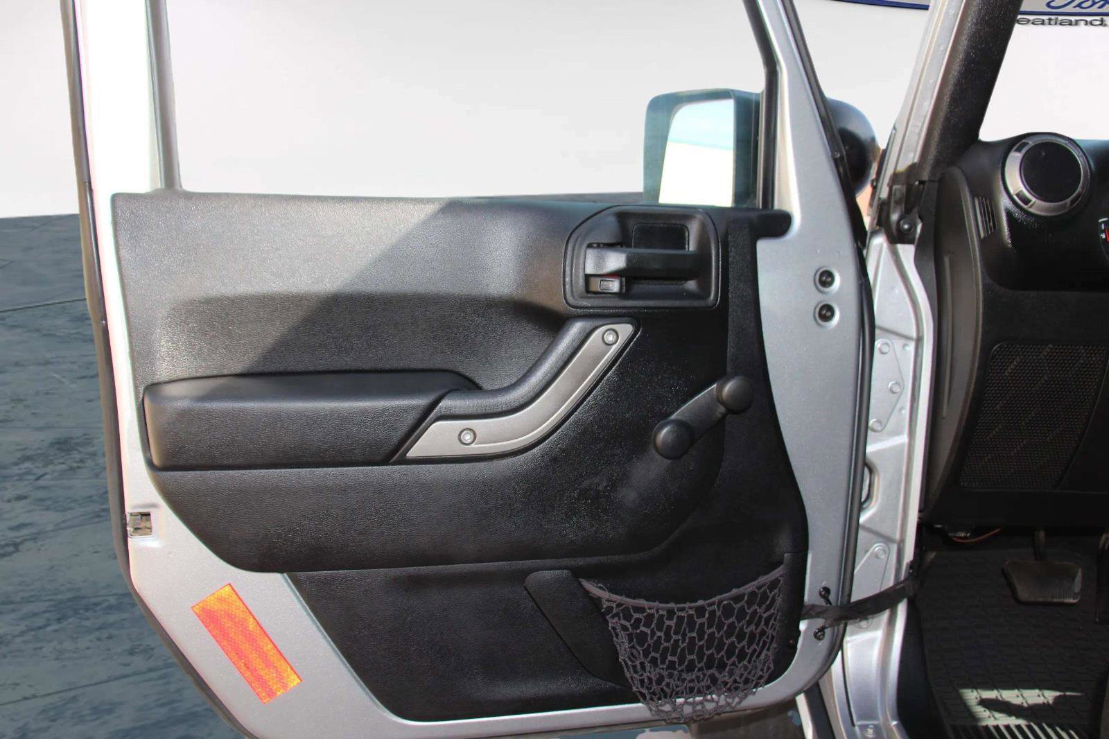 Used 2015 Jeep Wrangler Unlimited Sport image 12