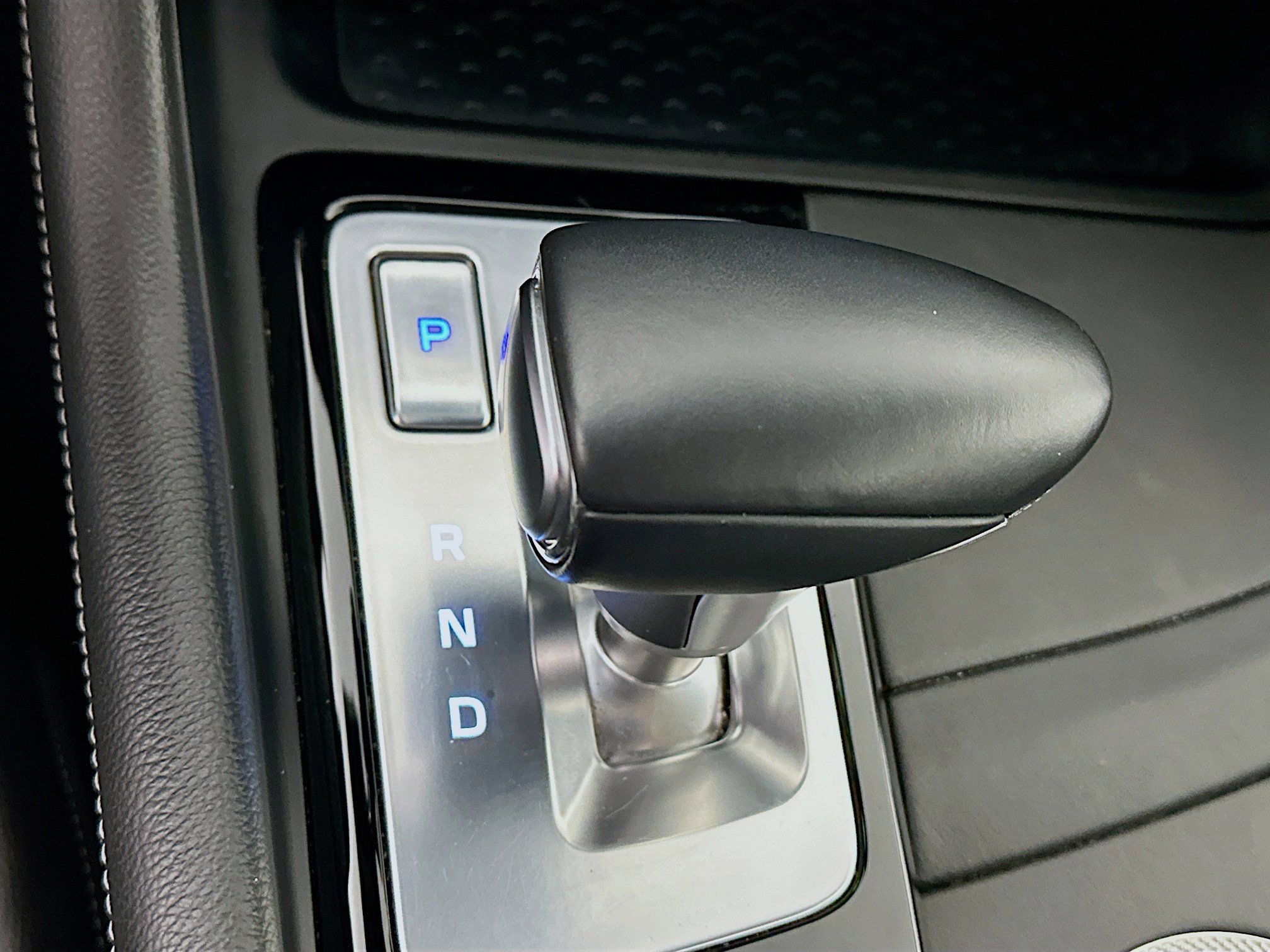 Used 2025 Genesis G70 2.5T image 25