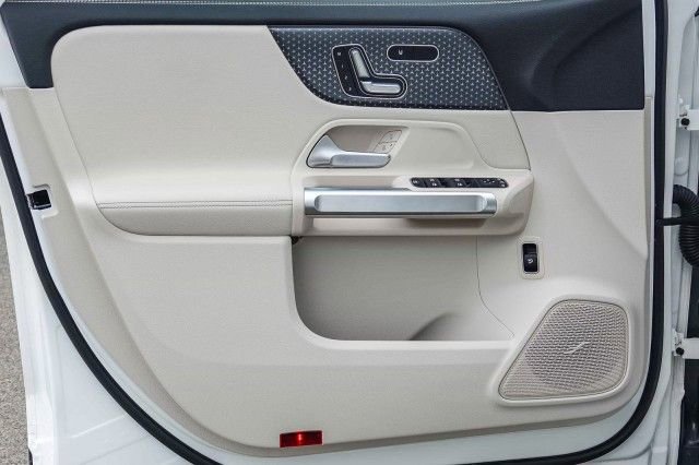 Used 2024 Mercedes-Benz EQB 300 4MATIC image 20