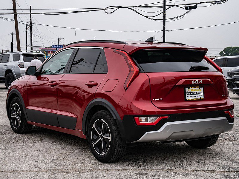 Used 2023 Kia Niro EX FWD image 7