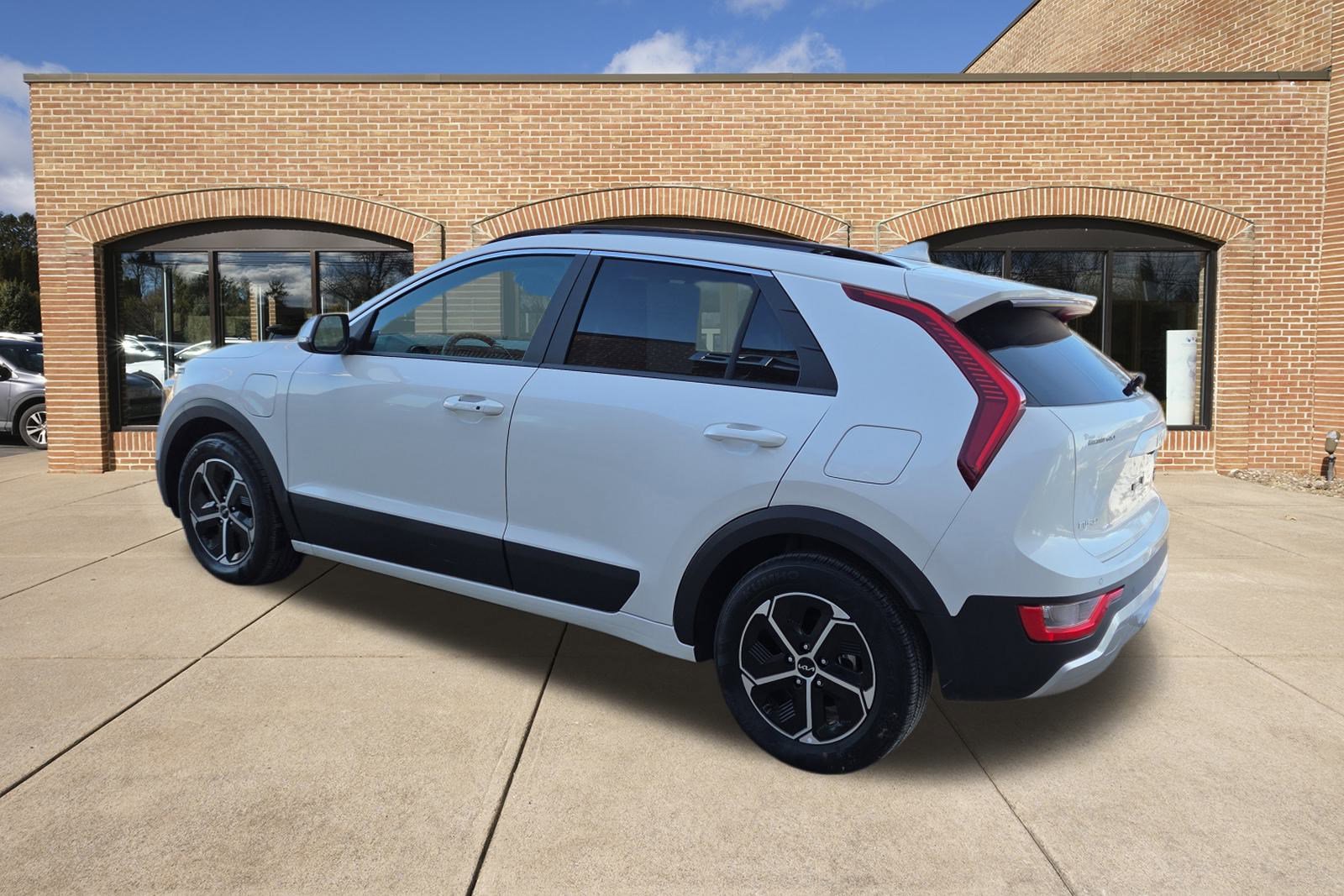 Used 2024 Kia Niro EX w/ EX Cold Weather Package image 6