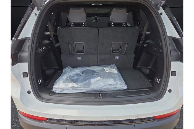 New 2025 Jeep Grand Cherokee L Limited w/ Luxury Tech Group II image 15