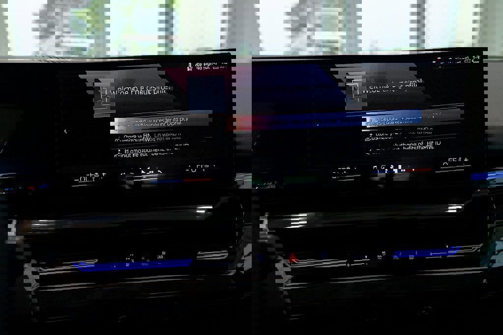 Used 2026 BMW 530i xDrive w/ Premium Package AWD/4WD image 28