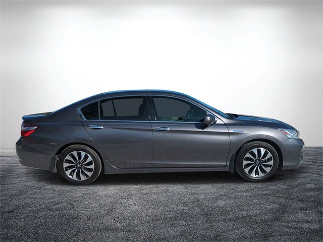 Used 2017 Honda Accord Touring image 2