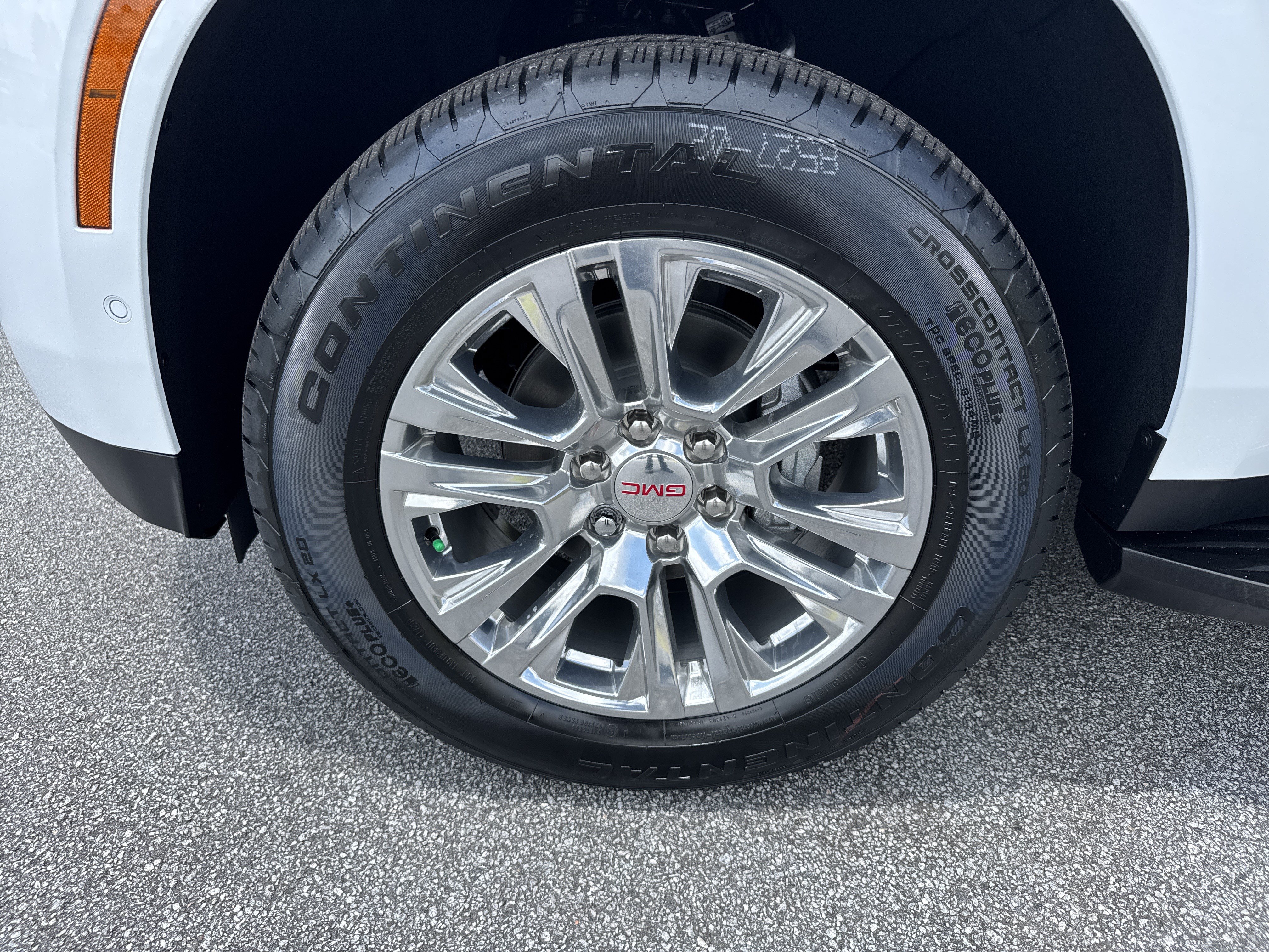 New 2026 GMC Yukon XL Denali AWD/4WD image 13