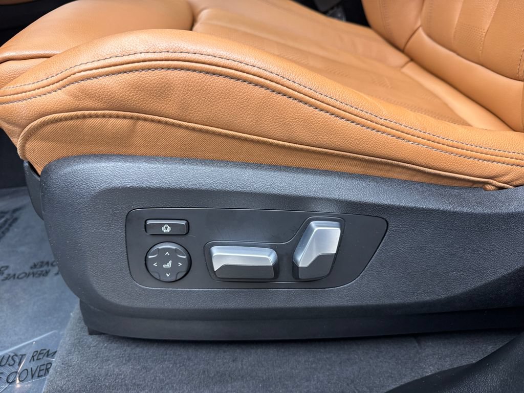 Used 2022 BMW X5 xDrive40i w/ Premium Package AWD/4WD image 12