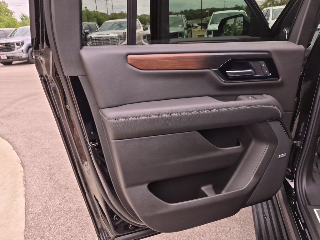 New 2026 GMC Yukon XL Denali w/ Sun & Power Step Package AWD/4WD image 39