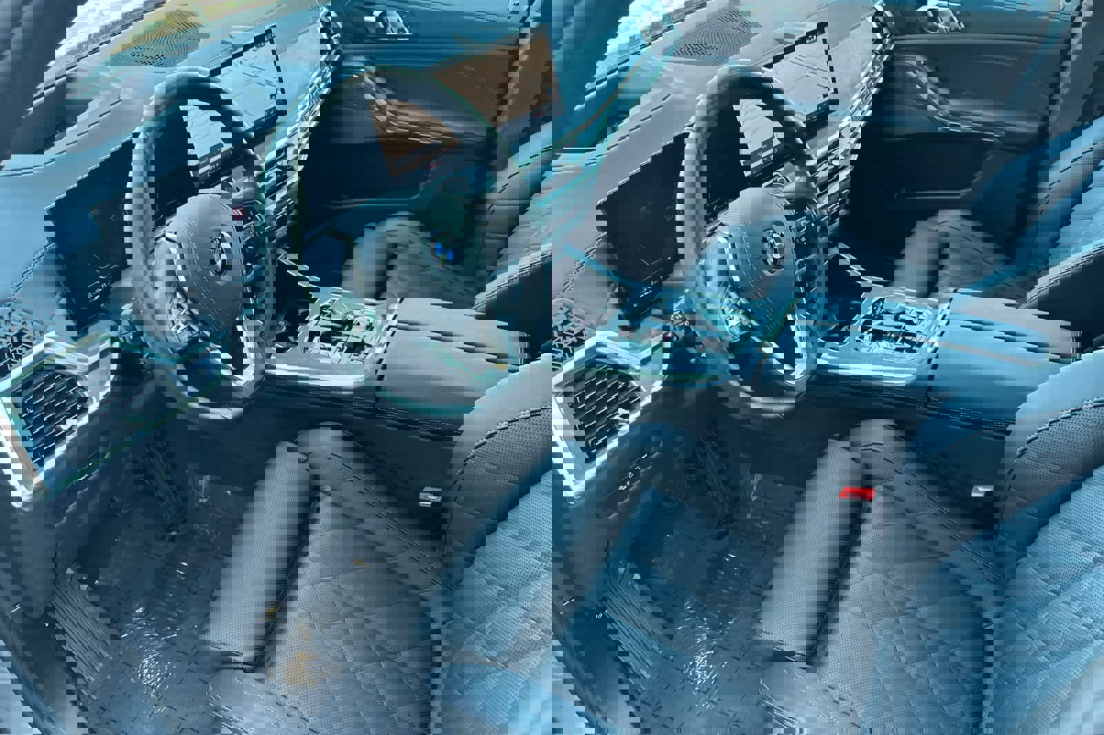 Used 2025 BMW X5 xDrive50e w/ Premium Package image 11