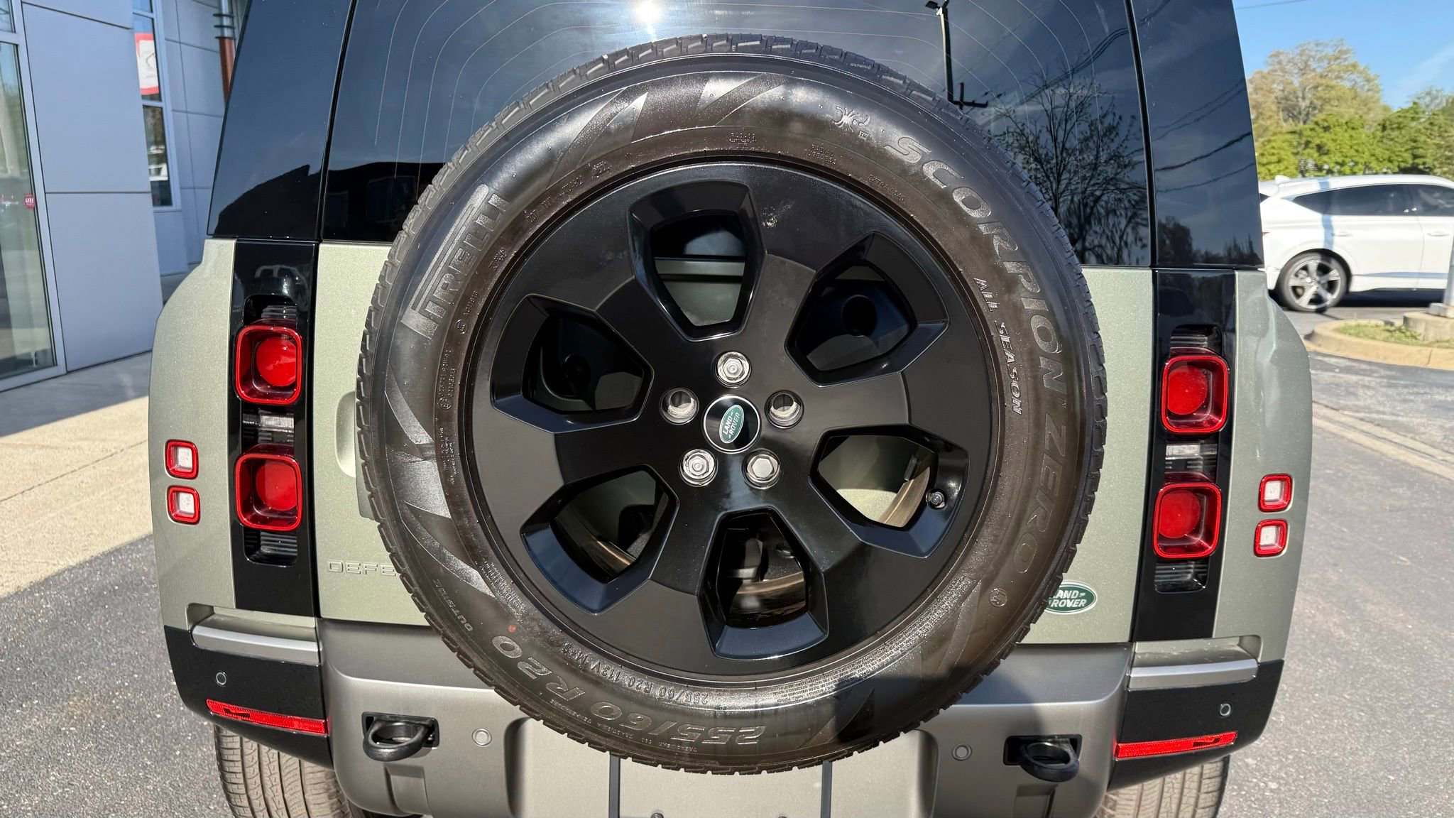 Used 2023 Land Rover Defender 110 X-Dynamic SE image 19