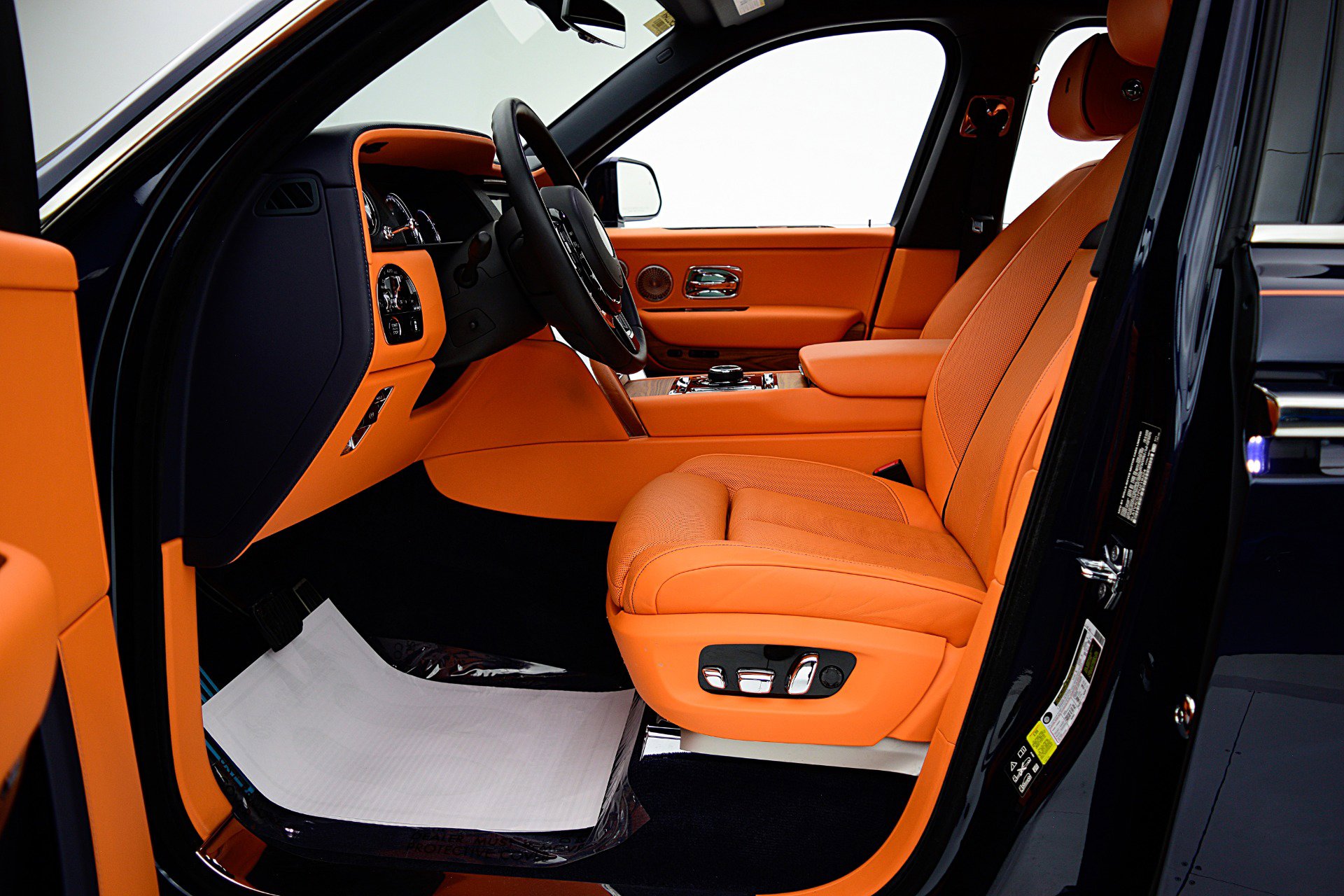 Used 2025 Rolls-Royce Cullinan image 40