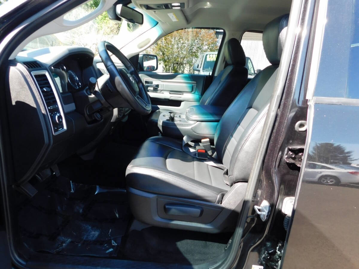 Used 2016 RAM 1500 Classic SLT w/ Luxury Group image 6
