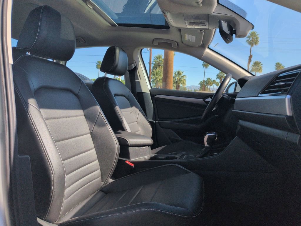 Used 2023 Volkswagen Jetta SE w/ Panoramic Sunroof Package image 21
