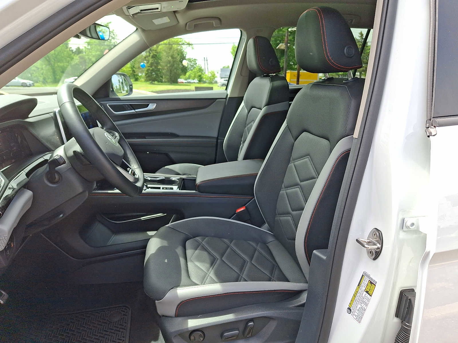Used 2025 Volkswagen Atlas Peak Edition SE AWD/4WD image 11