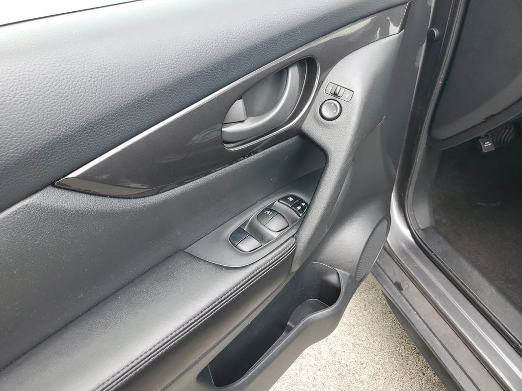 Used 2019 Nissan Rogue S FWD image 17